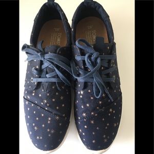 Tom’s navy blue with coppery gold stars